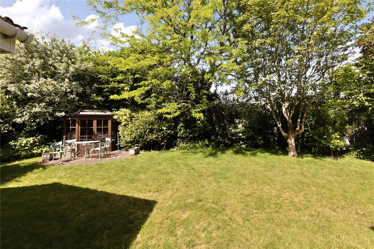 Saddlers Scarp, Grayshott, GU26, photo 9