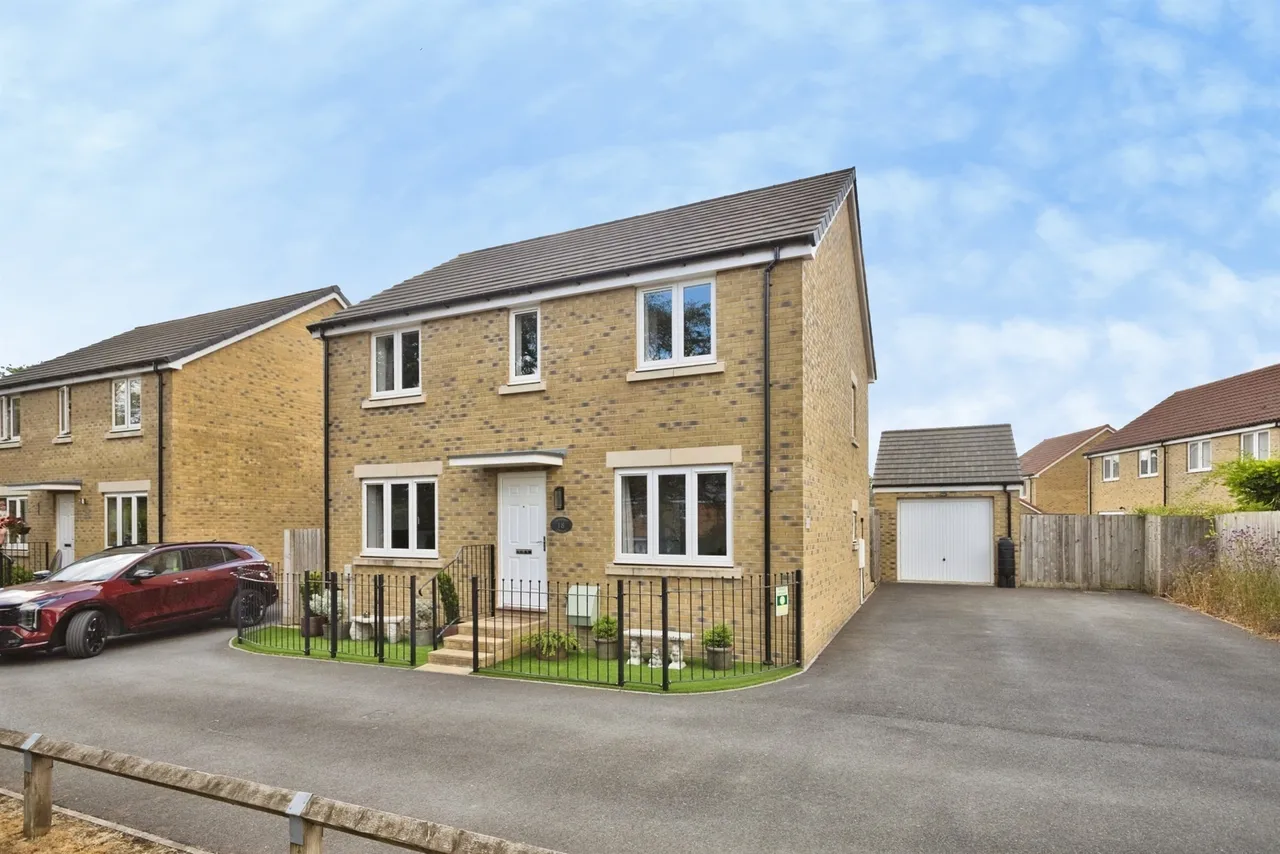 4 bed house for sale — Sandpiper Drive, Houndstone, Yeovil