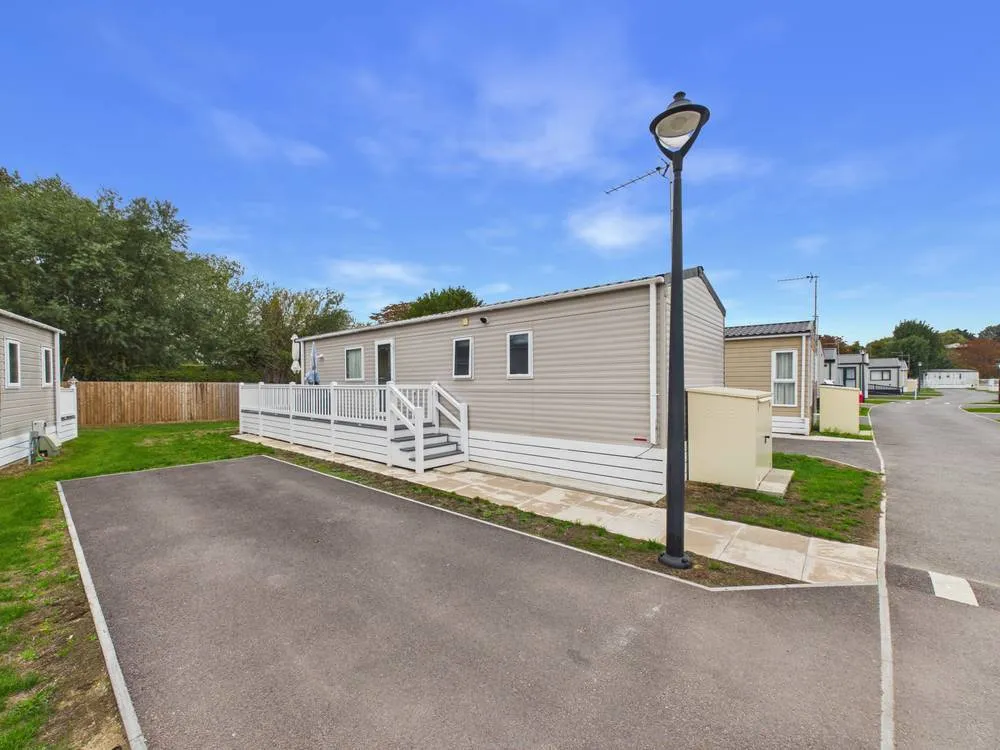 2 bed property for sale, Walton Avenue, Felixstowe, IP11