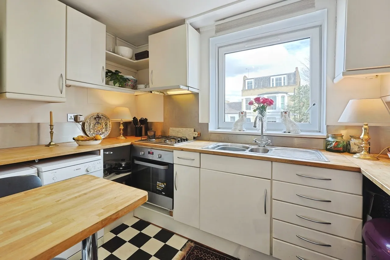 Lavender Hill, London, SW11, photo 2