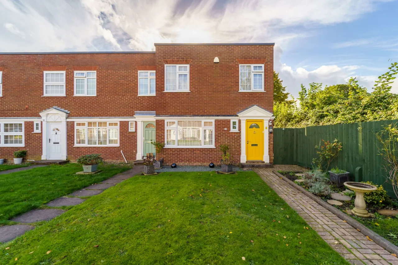 Shaftesbury Crescent, Staines Upon Thames, photo 22