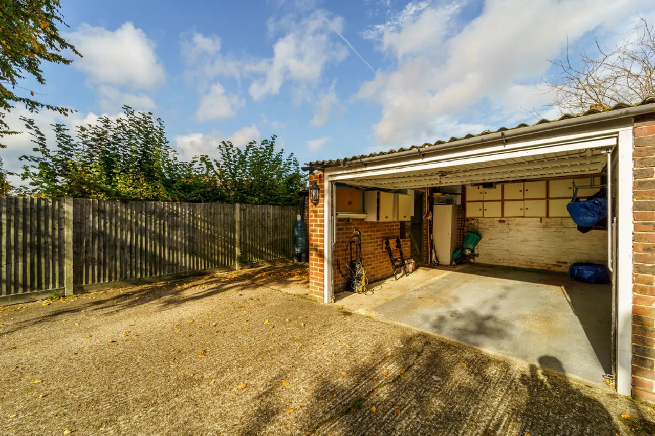 Shaftesbury Crescent, Staines Upon Thames, photo 12