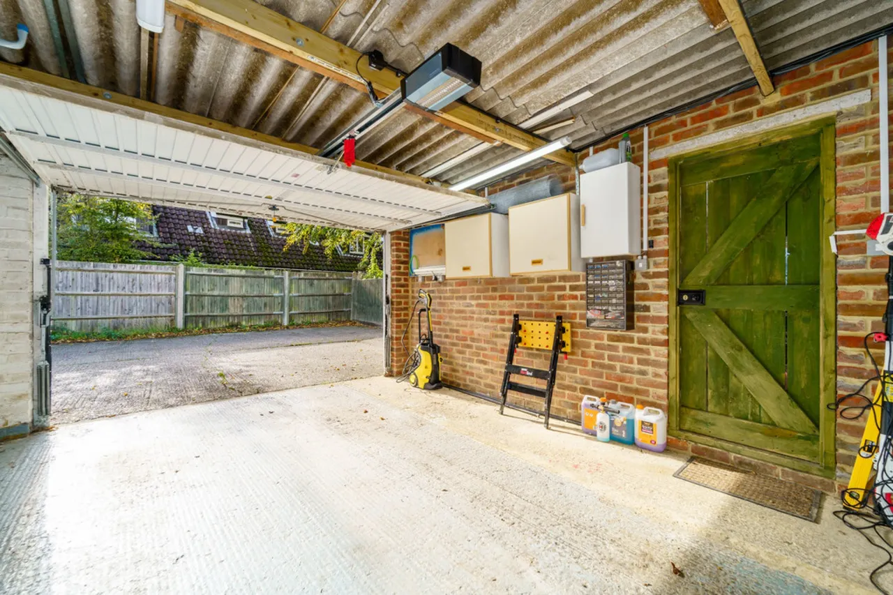 Shaftesbury Crescent, Staines Upon Thames, photo 21