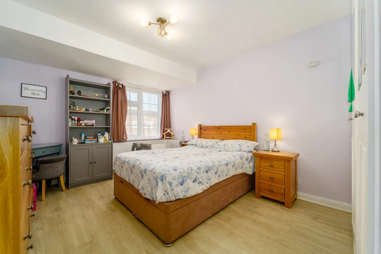 Shaftesbury Crescent, Staines Upon Thames, photo 4