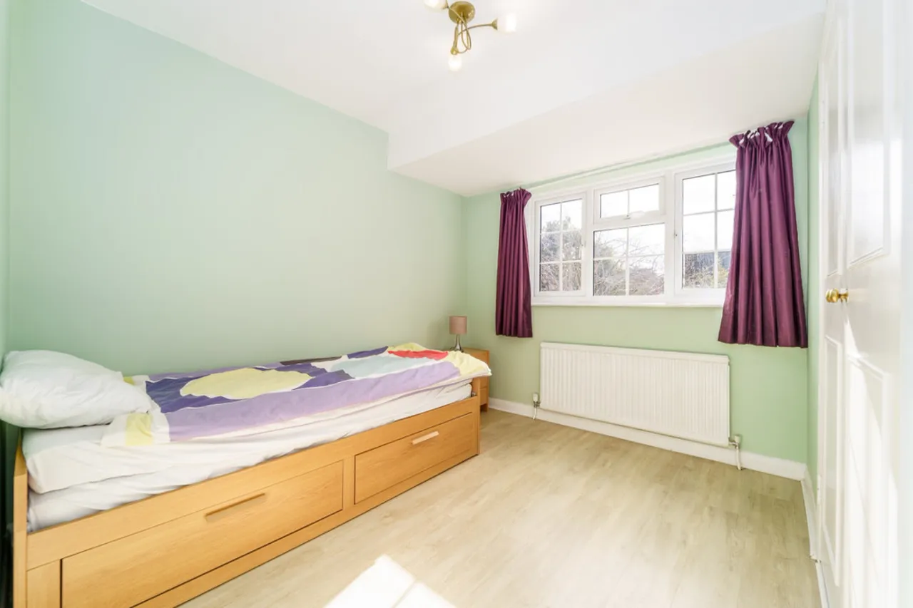 Shaftesbury Crescent, Staines Upon Thames, photo 7