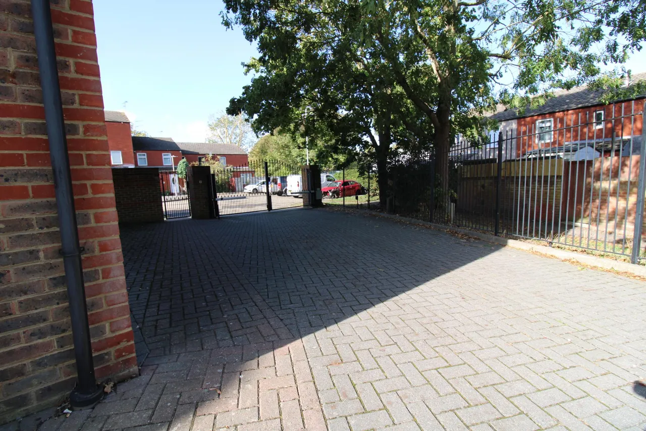 Clayburn Circle, Basildon, SS14, photo 16