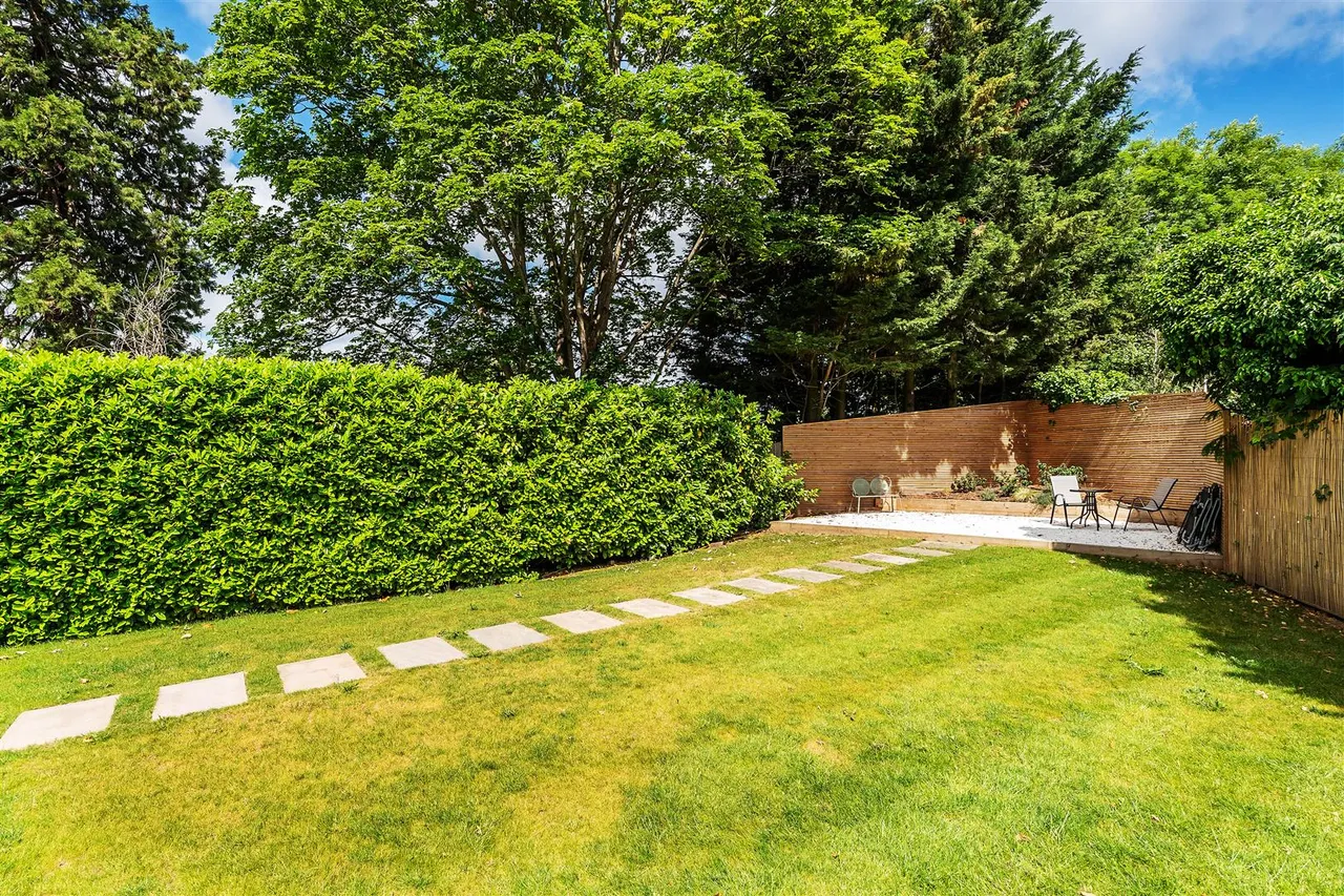 One Parkers Hill, Ashtead, KT21, photo 9