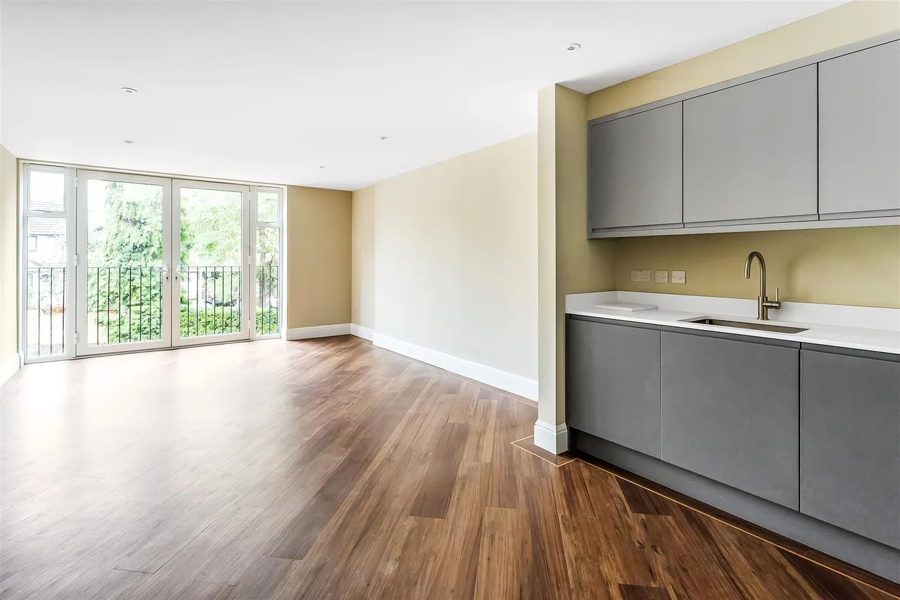 One Parkers Hill, Ashtead, KT21, photo 2