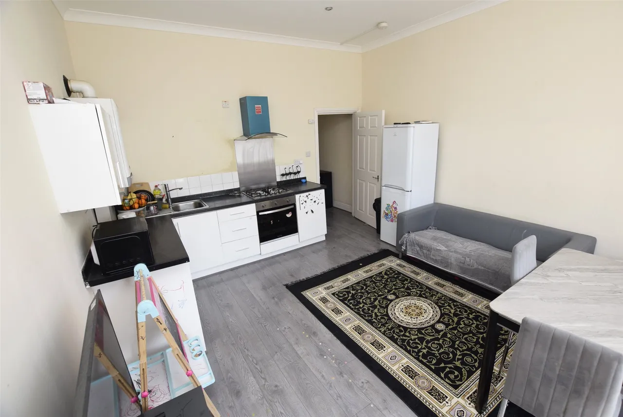 2 bed flat for sale — Subhaan House, 7 Junction Road, RM1 3QS