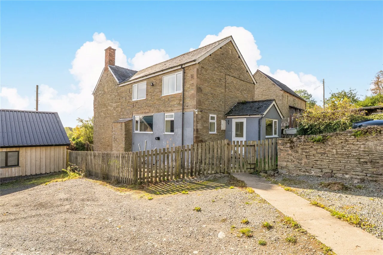 3 bed house to rent, Highwood Farm, Bircher, HR6