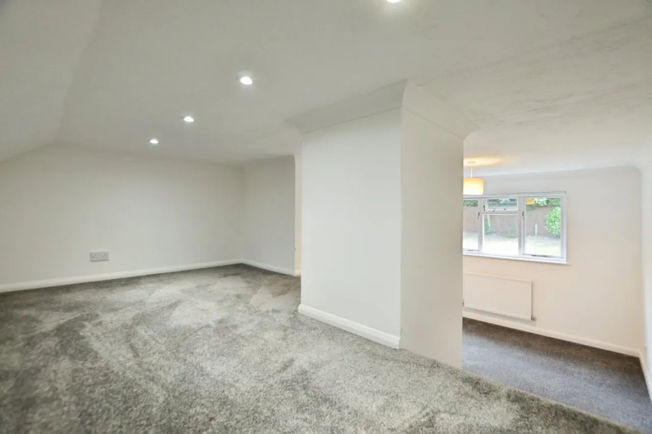 Dale View, St Johns, Woking, Surrey, ..., photo 13