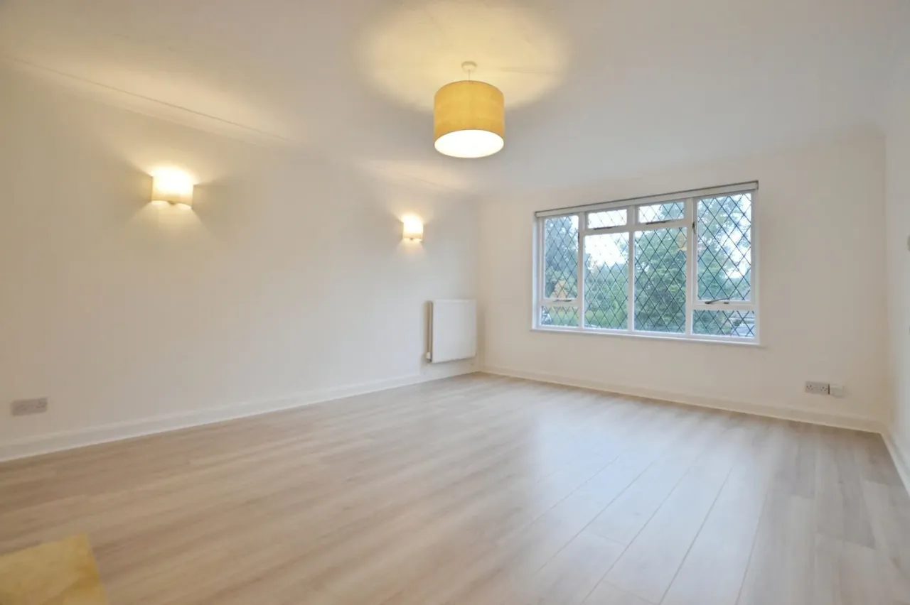 Dale View, St Johns, Woking, Surrey, ..., photo 3