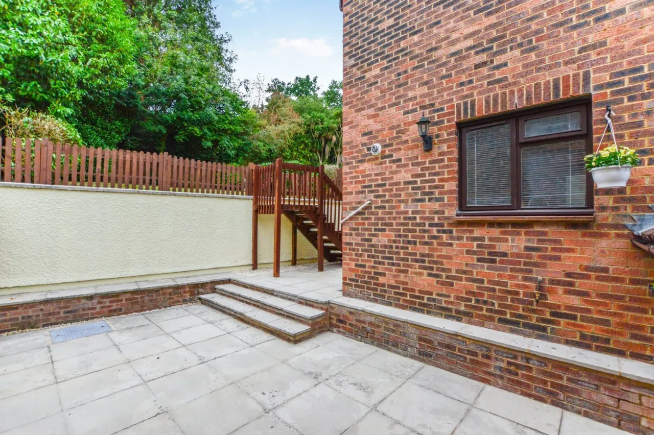 Dale View, St Johns, Woking, Surrey, ..., photo 17