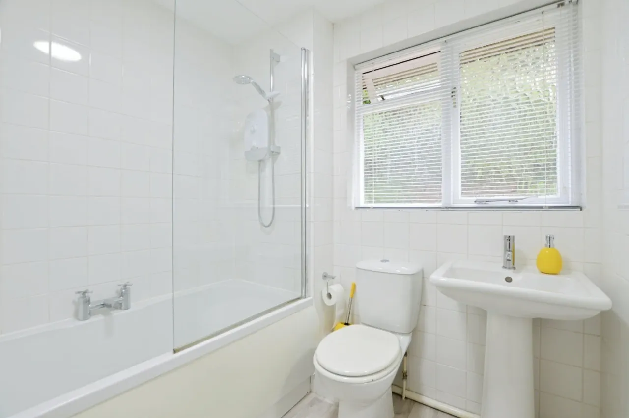 Dale View, St Johns, Woking, Surrey, ..., photo 14