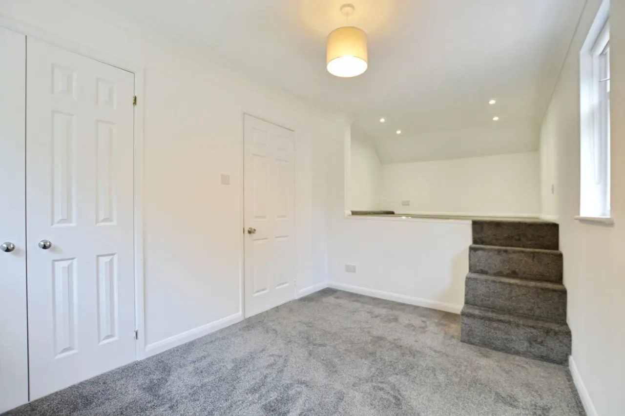 Dale View, St Johns, Woking, Surrey, ..., photo 15