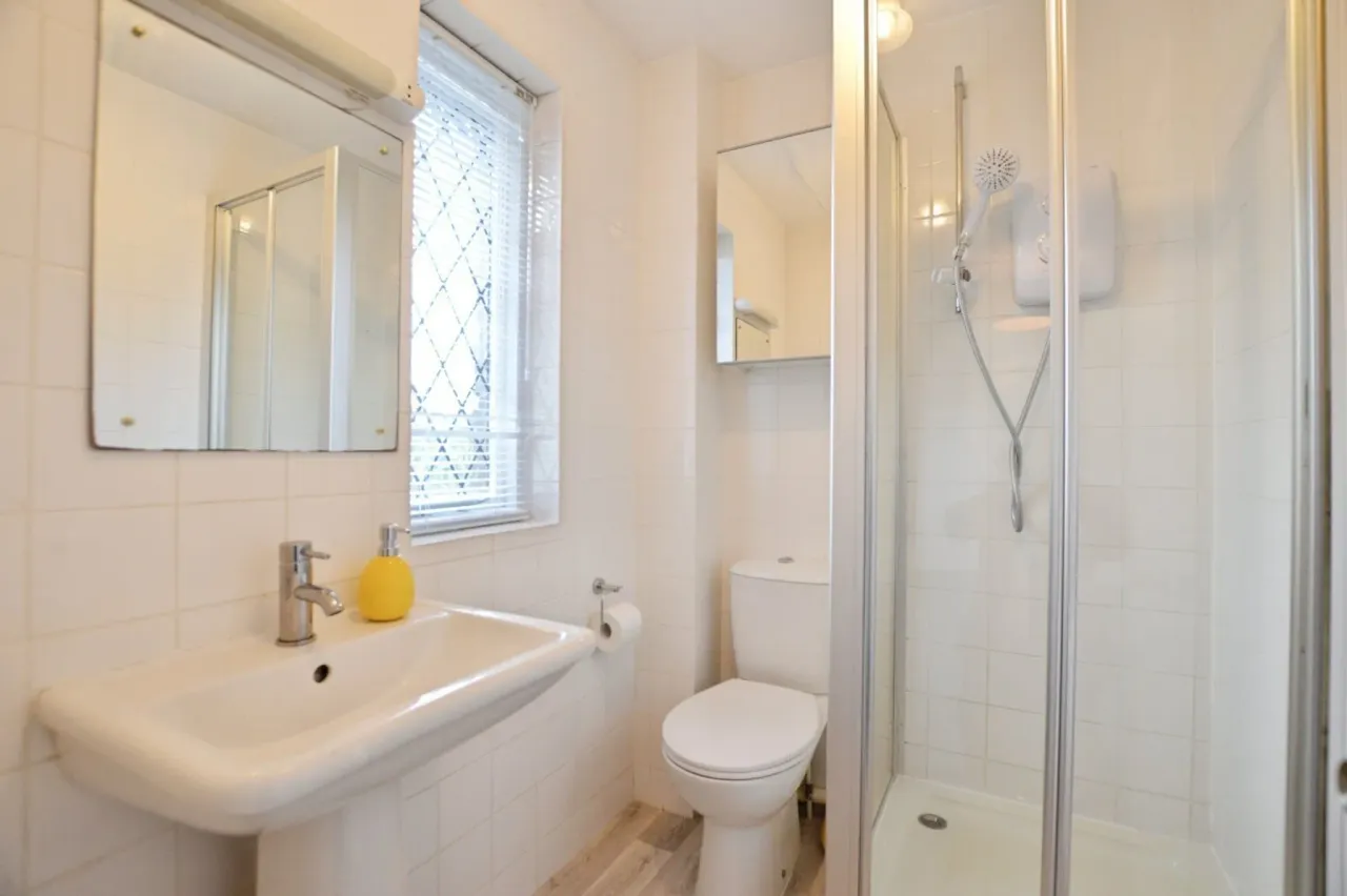 Dale View, St Johns, Woking, Surrey, ..., photo 11