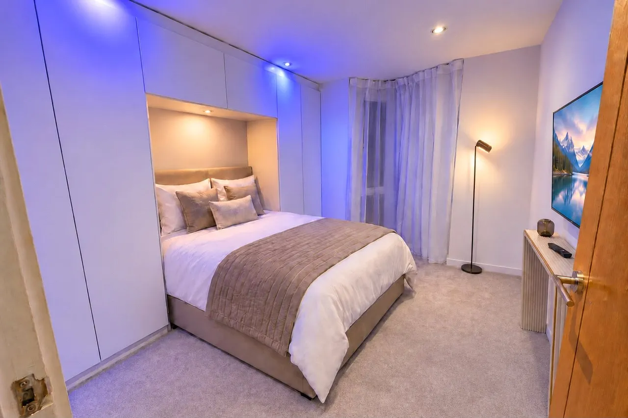 Southwell Park Road, Camberley, GU15, photo 8