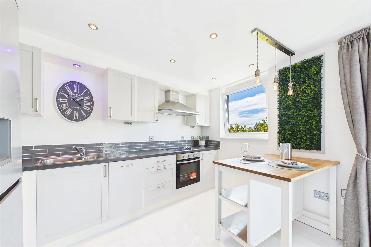 Southwell Park Road, Camberley, GU15, photo 2
