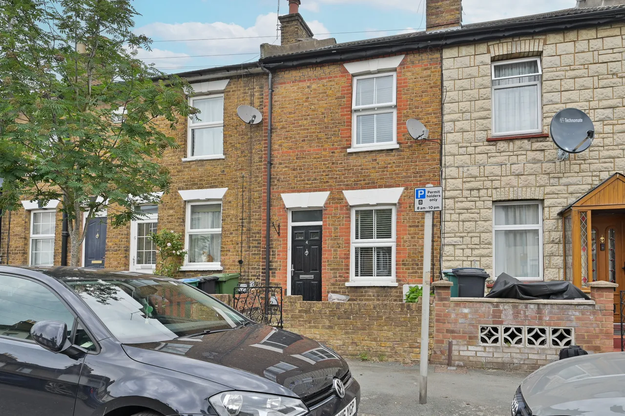 2 bed house for sale — 4 Cross Street, Watford