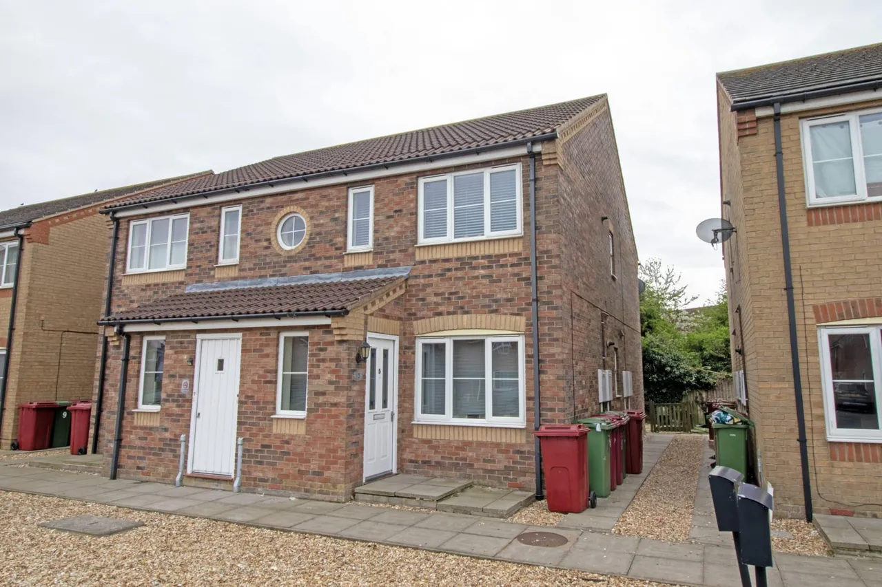 1 bed flat for sale, Lancaster Drive, South Killingholme, DN40