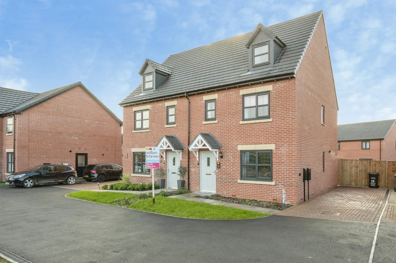 4 bed house for sale — Davenport Close, Armthorpe, Doncaster