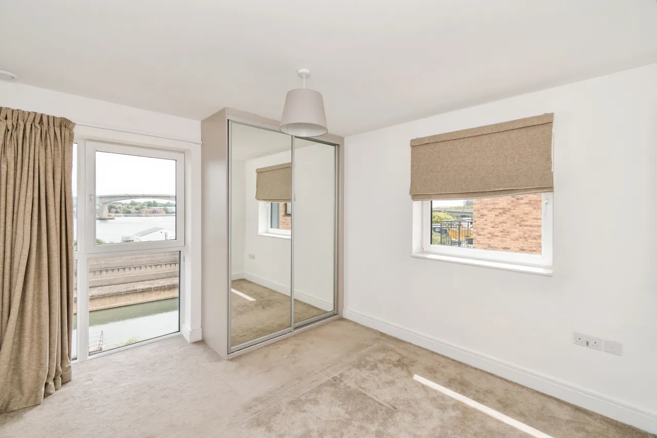 Thomas Blake Avenue, SO14, photo 5