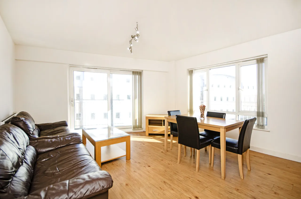 Flat 43, Amelia House, 11 Boulevard Drive, London, photo 2