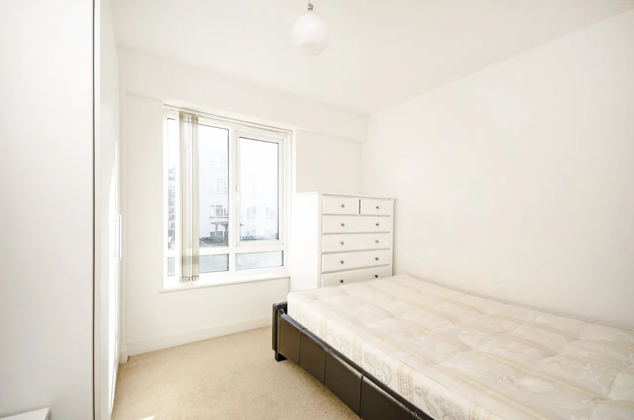 Flat 43, Amelia House, 11 Boulevard Drive, London, photo 4