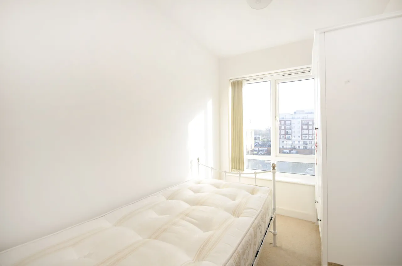 Flat 43, Amelia House, 11 Boulevard Drive, London, photo 5