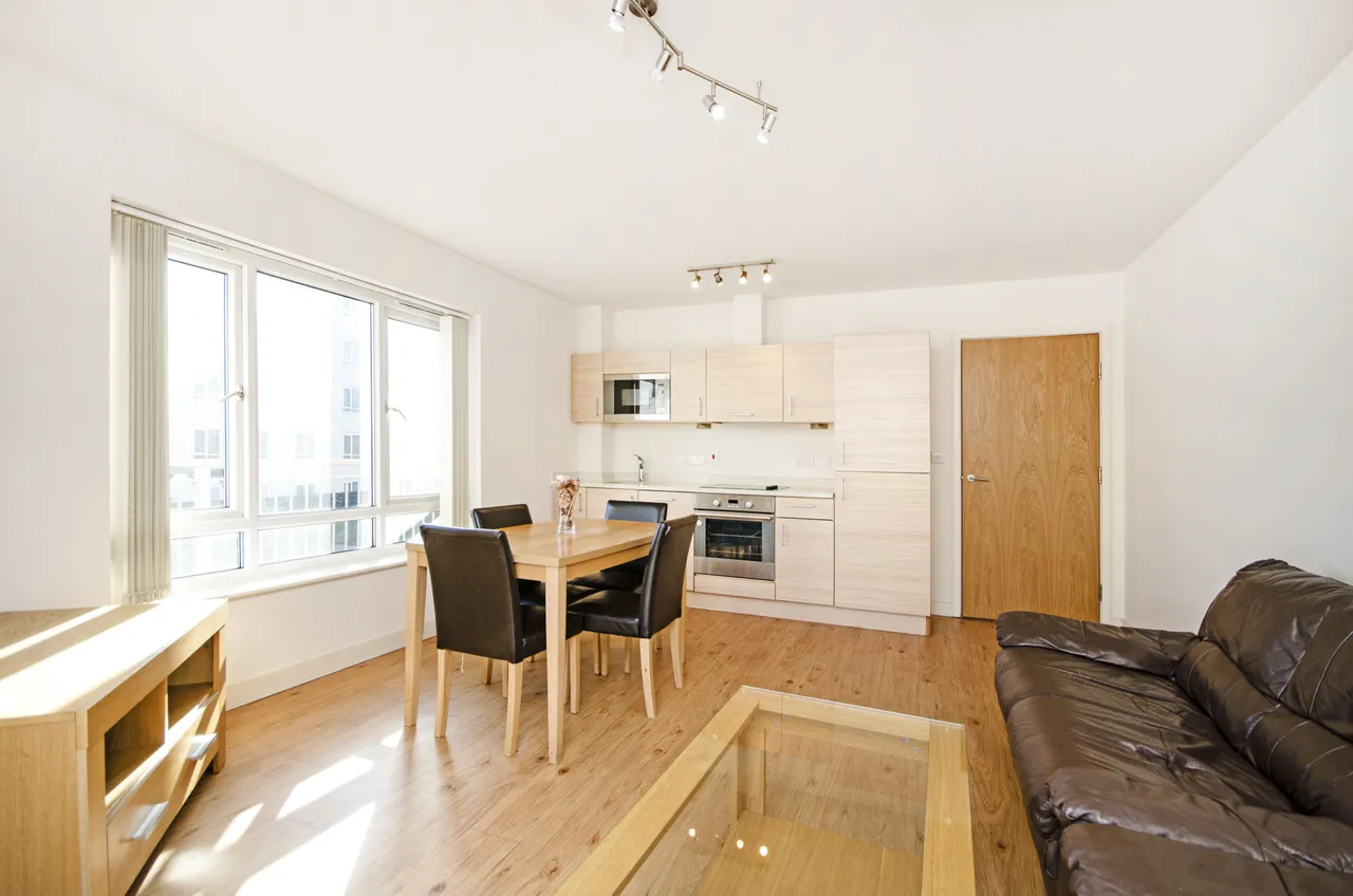 Flat 43, Amelia House, 11 Boulevard Drive, London, photo 8