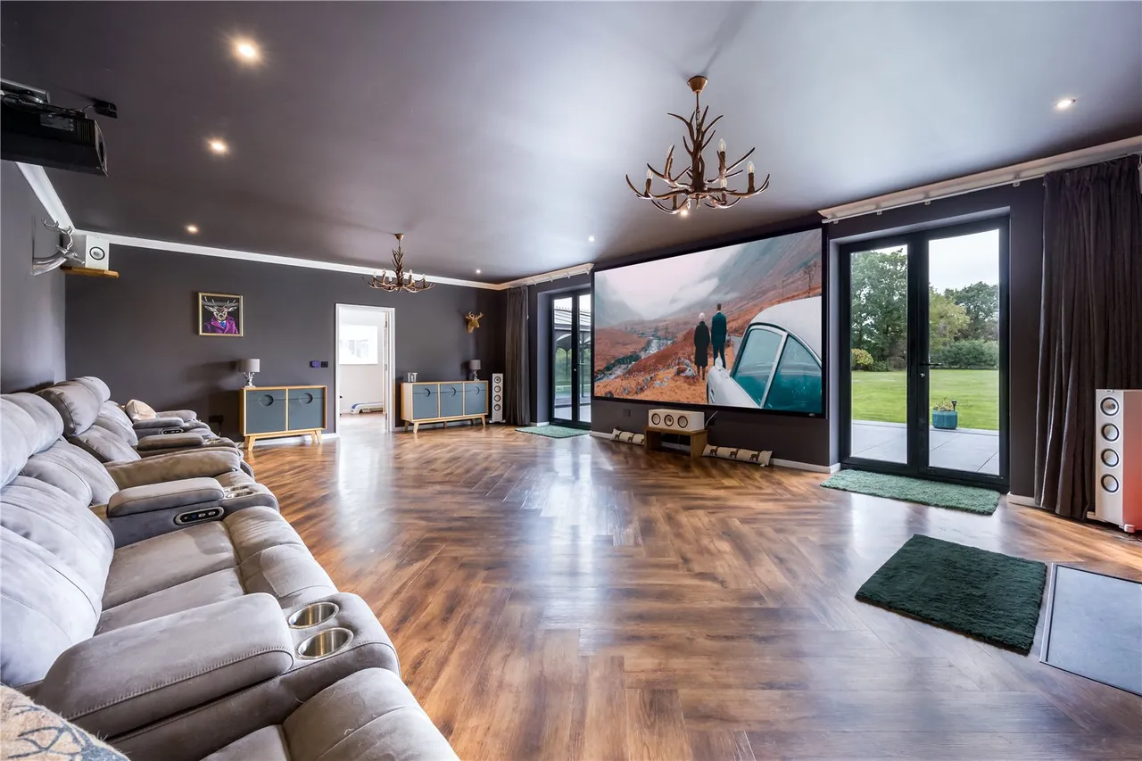 Grange Road, St. Leonards, BH24, photo 2
