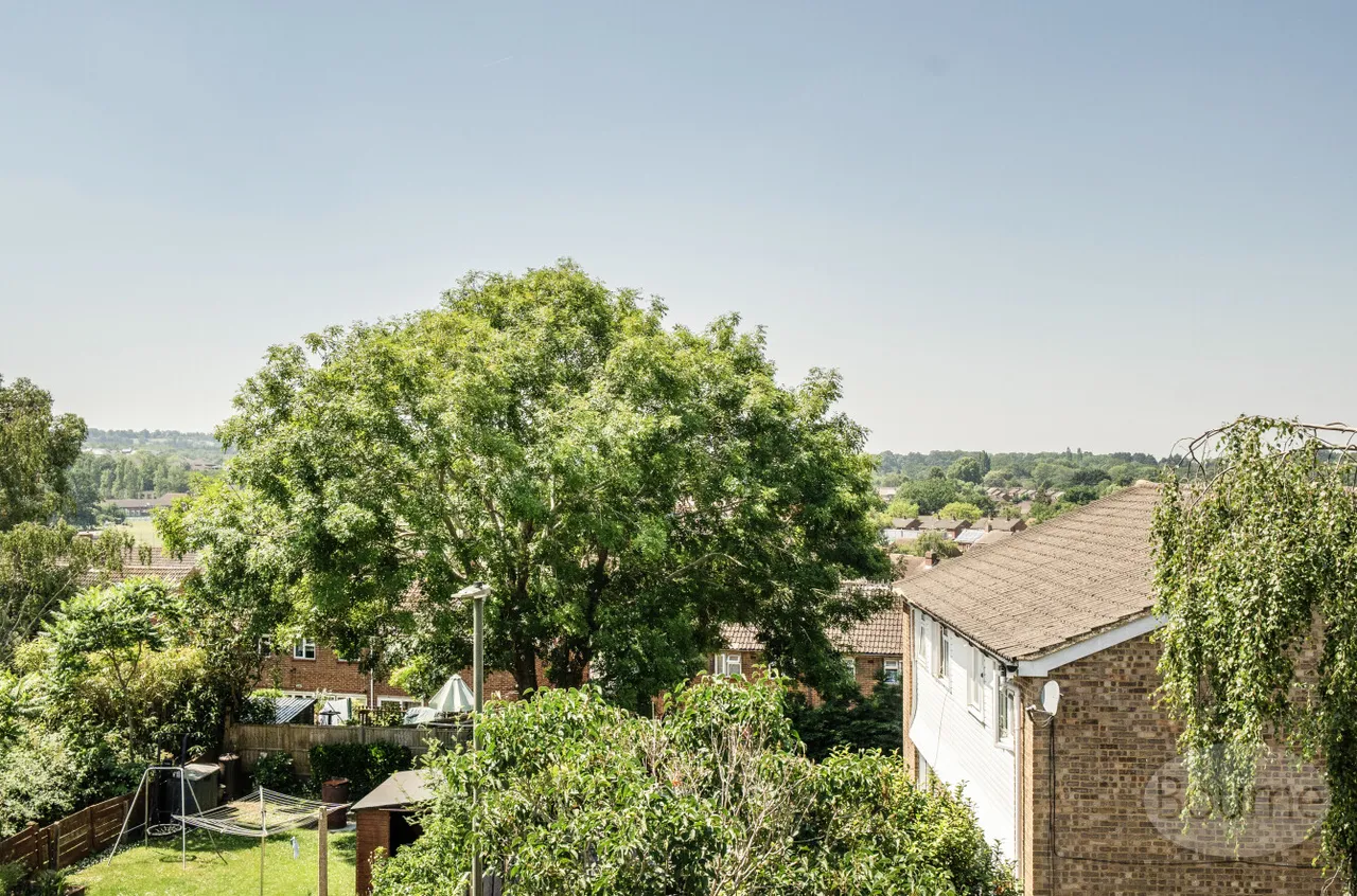 Park Barn Drive, Guildford, GU2, photo 15