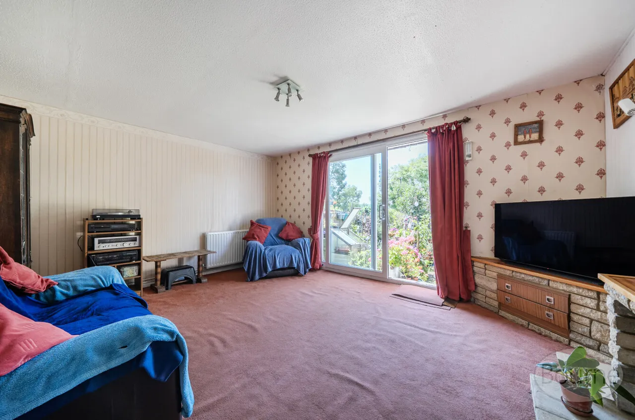 Park Barn Drive, Guildford, GU2, photo 3