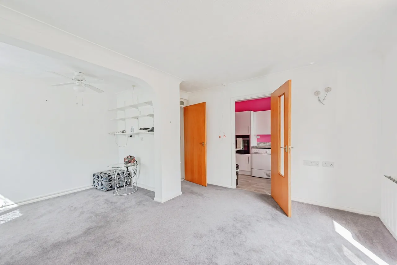 Victoria Road, Horley, photo 8