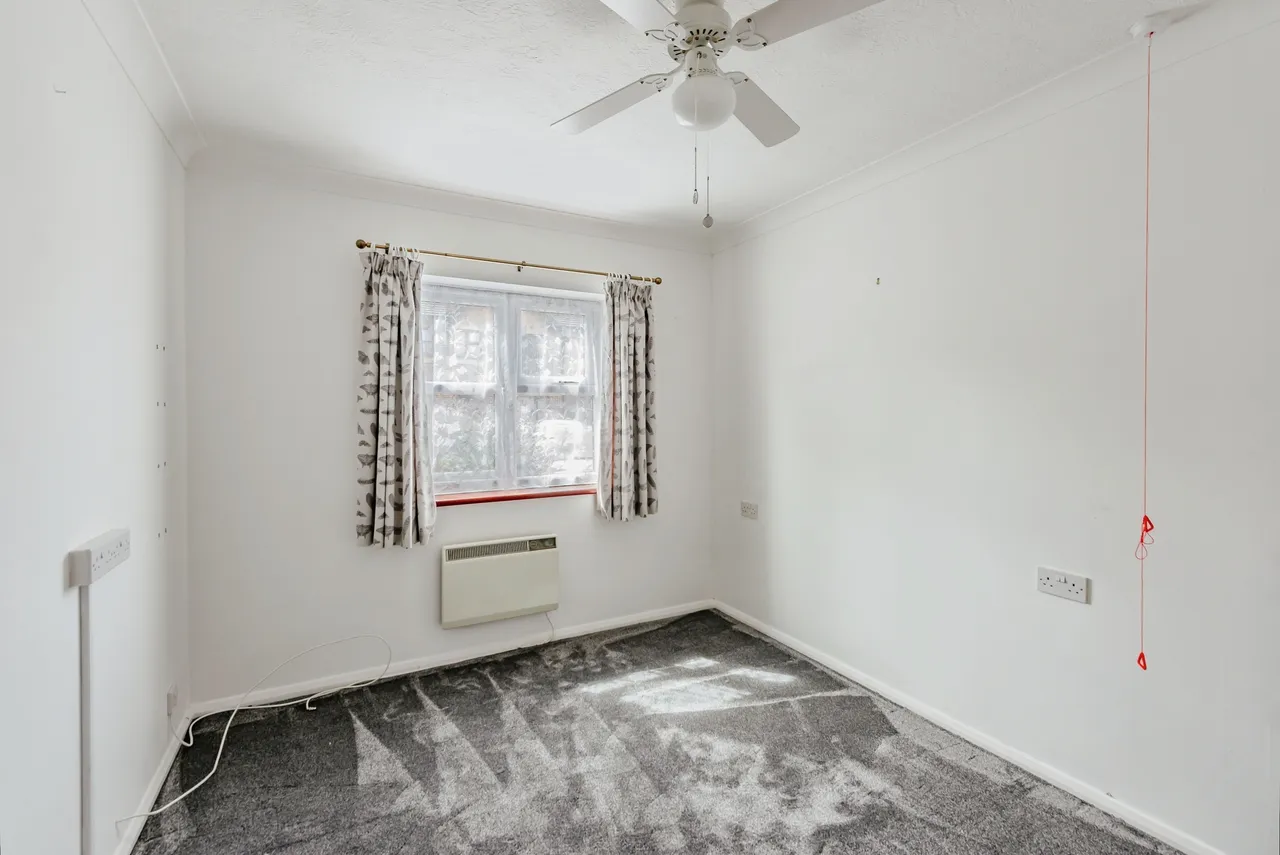 Victoria Road, Horley, photo 10