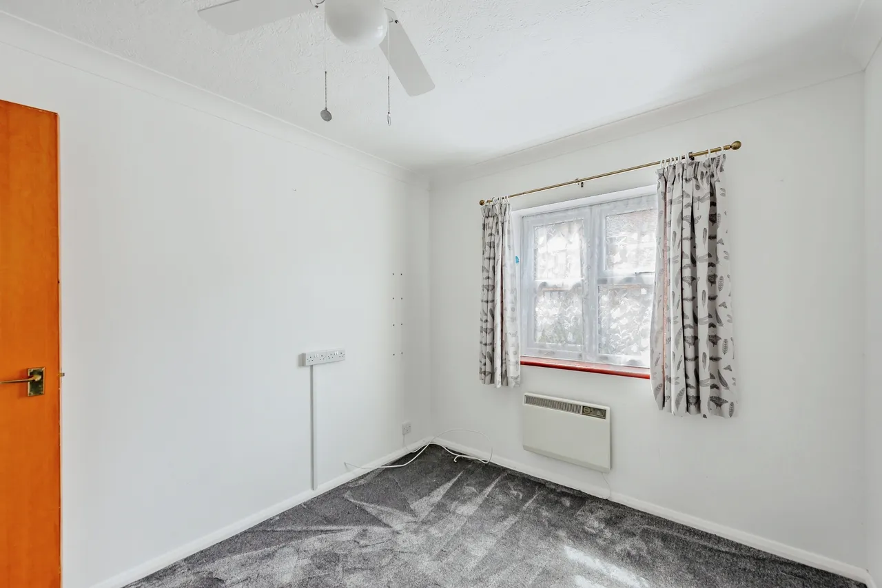 Victoria Road, Horley, photo 9
