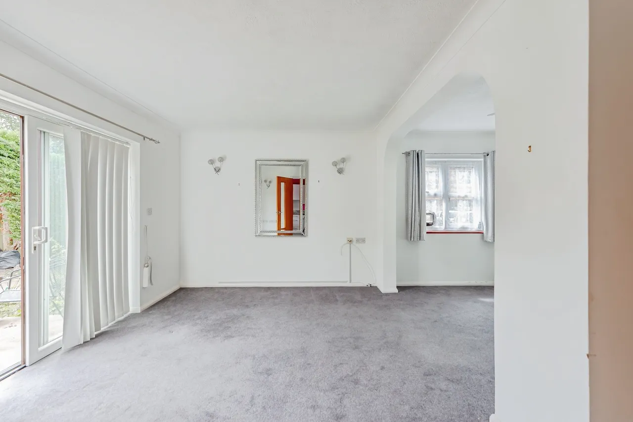 Victoria Road, Horley, photo 7