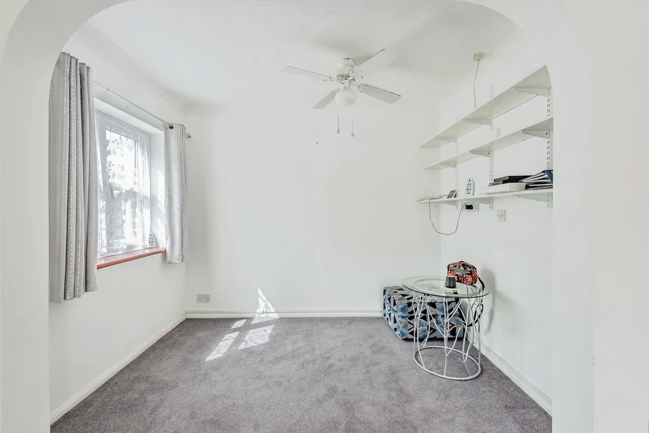 Victoria Road, Horley, photo 6