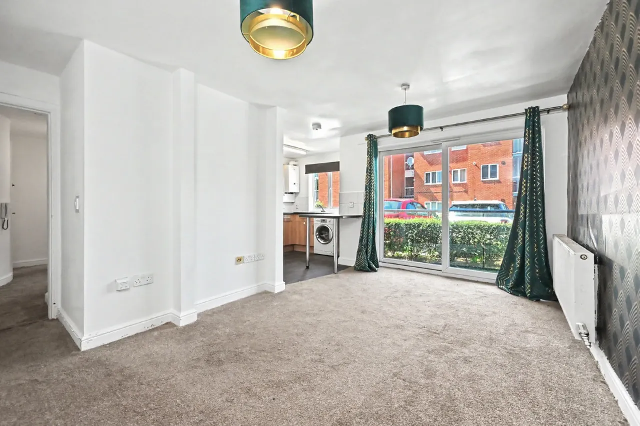 Tudor Court, Sunny Bank, Stoke-on-Trent, photo 3