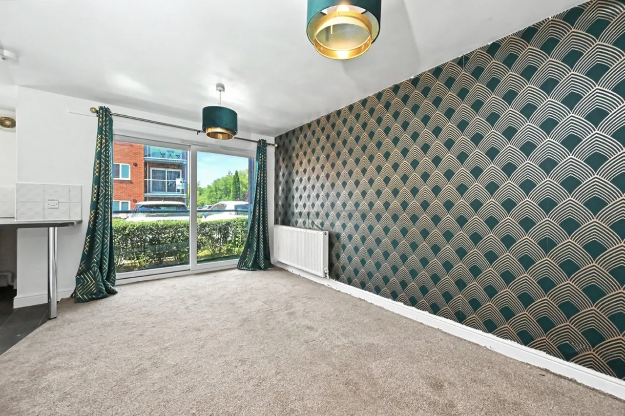 Tudor Court, Sunny Bank, Stoke-on-Trent, photo 2