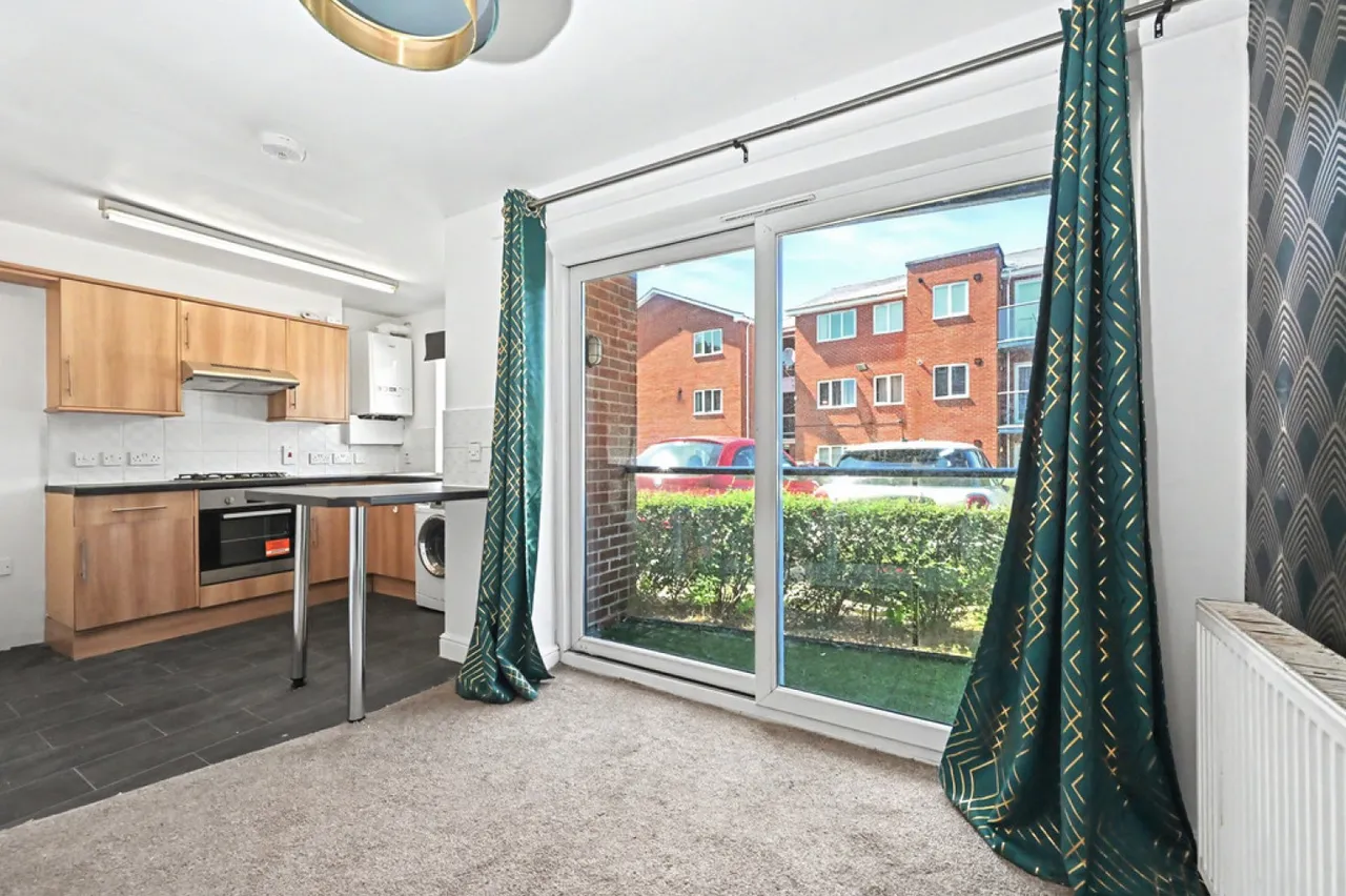 Tudor Court, Sunny Bank, Stoke-on-Trent, photo 4