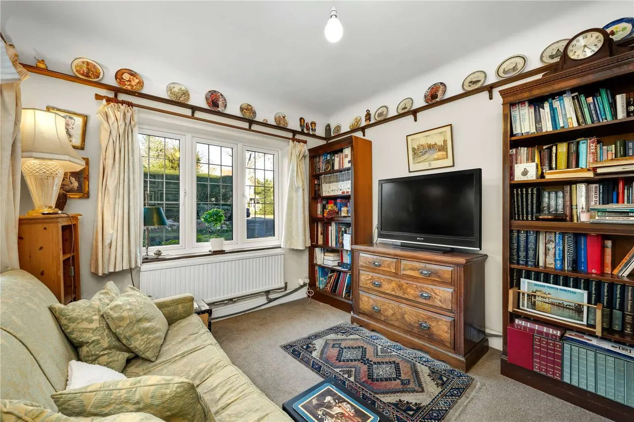 Clare Hill, Esher, Surrey, KT10 9NA, photo 5