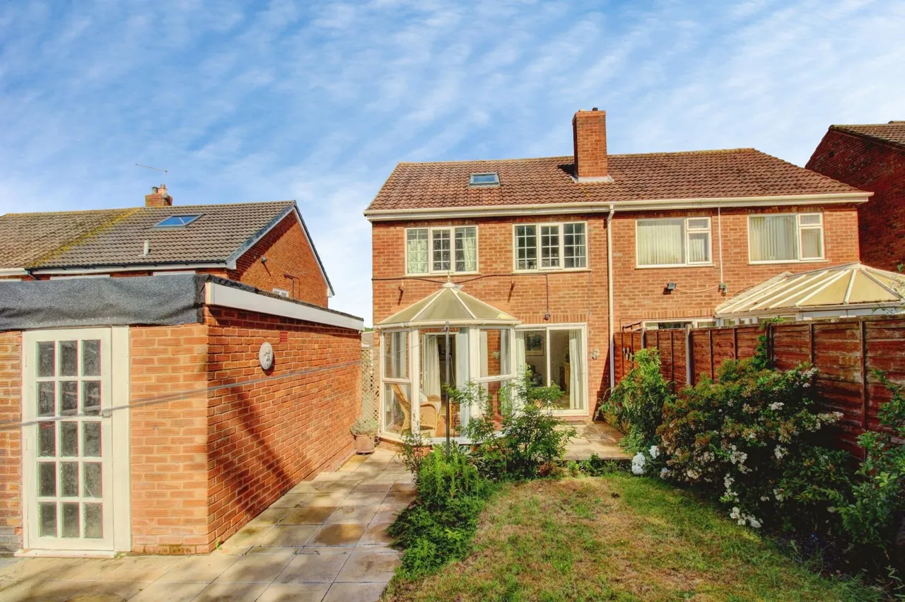 Mill Crescent, Kingsbury, B78, photo 22