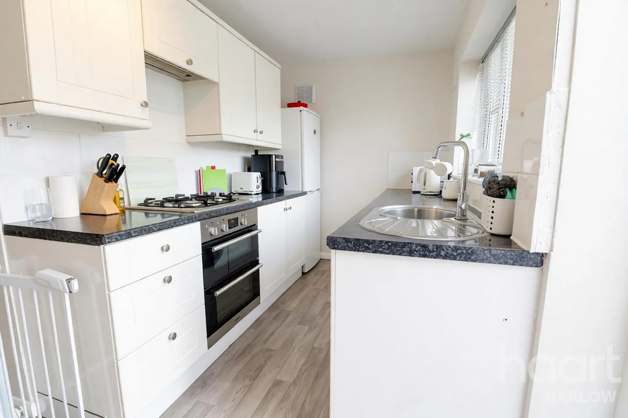 The Oxleys, Harlow, CM17, photo 3