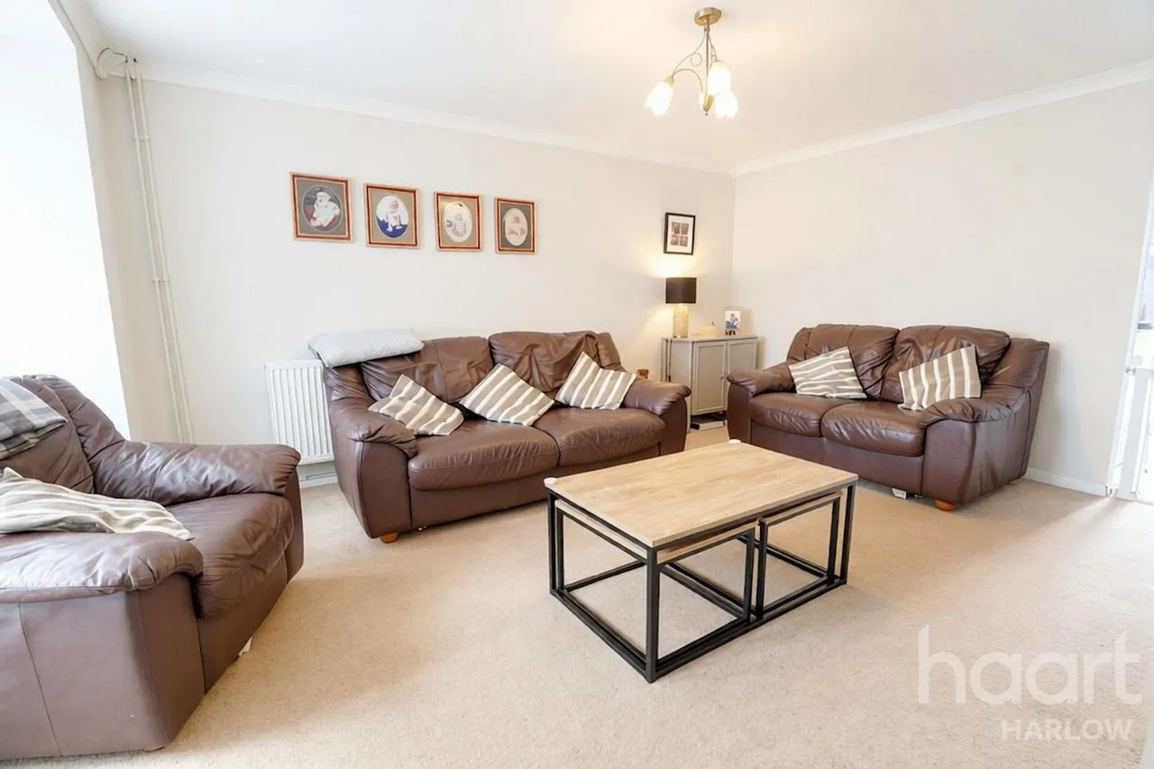 The Oxleys, Harlow, CM17, photo 2