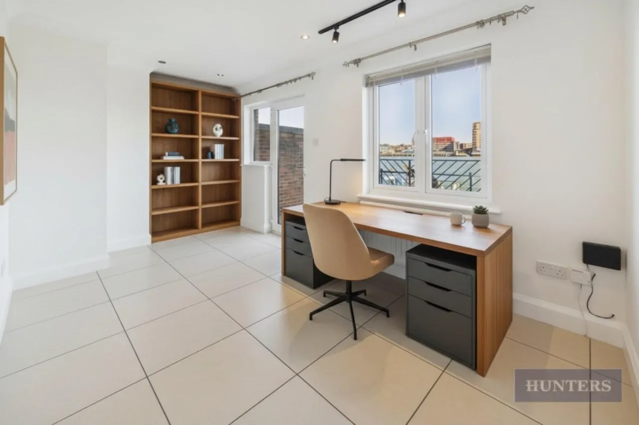 Calshot Court, Ocean Village, SO14, photo 8