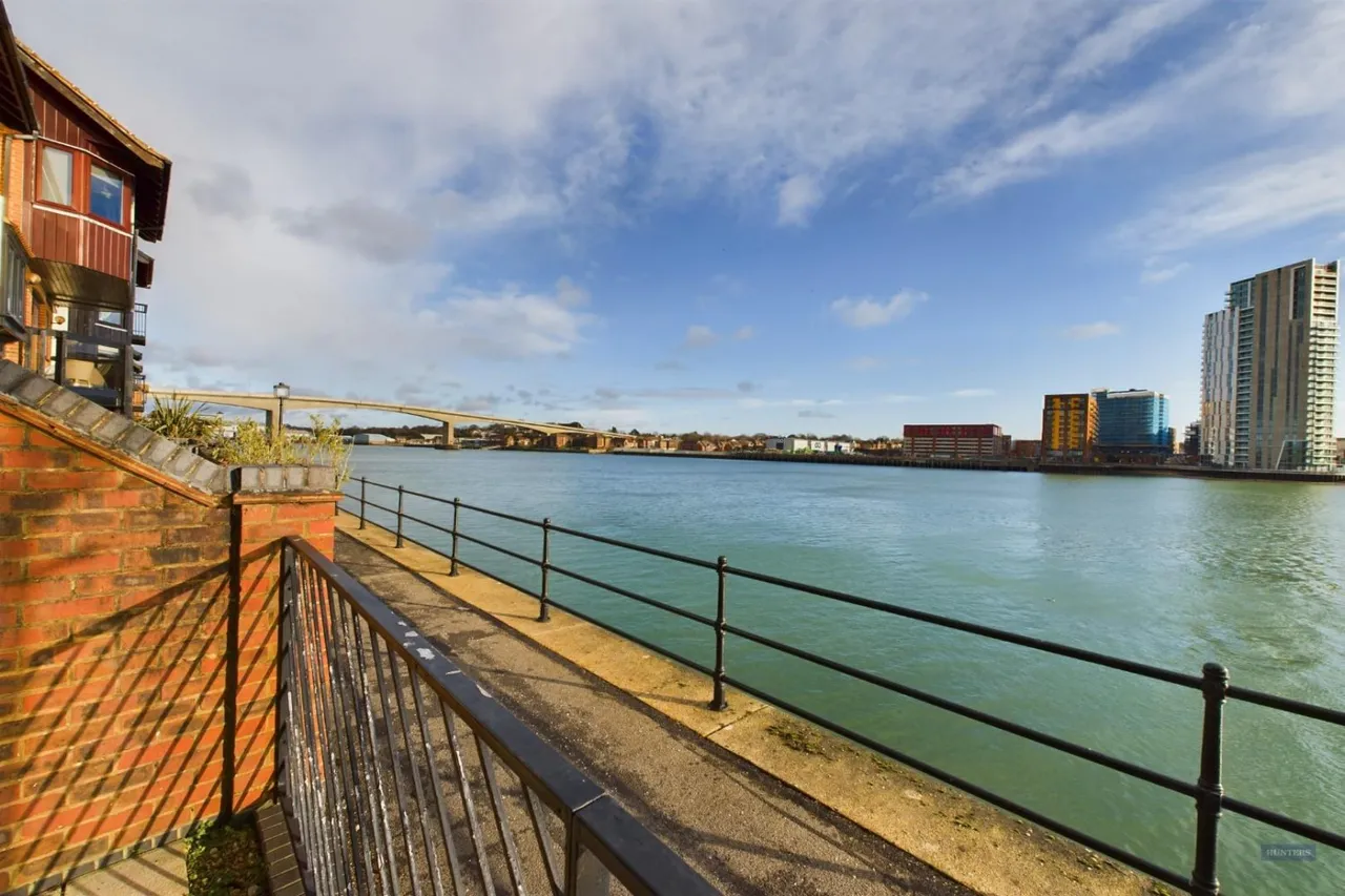 Calshot Court, Ocean Village, SO14, photo 12