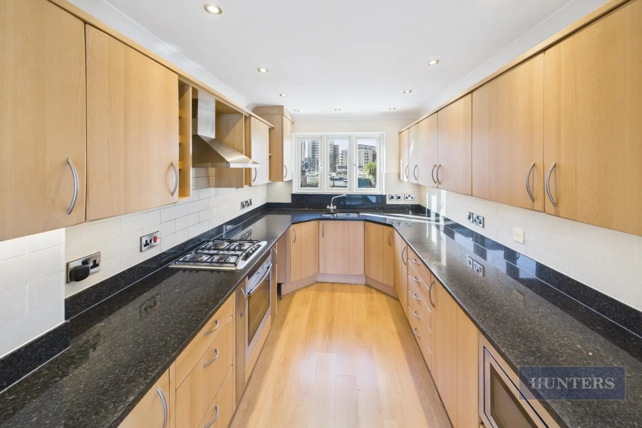 Calshot Court, Ocean Village, SO14, photo 10