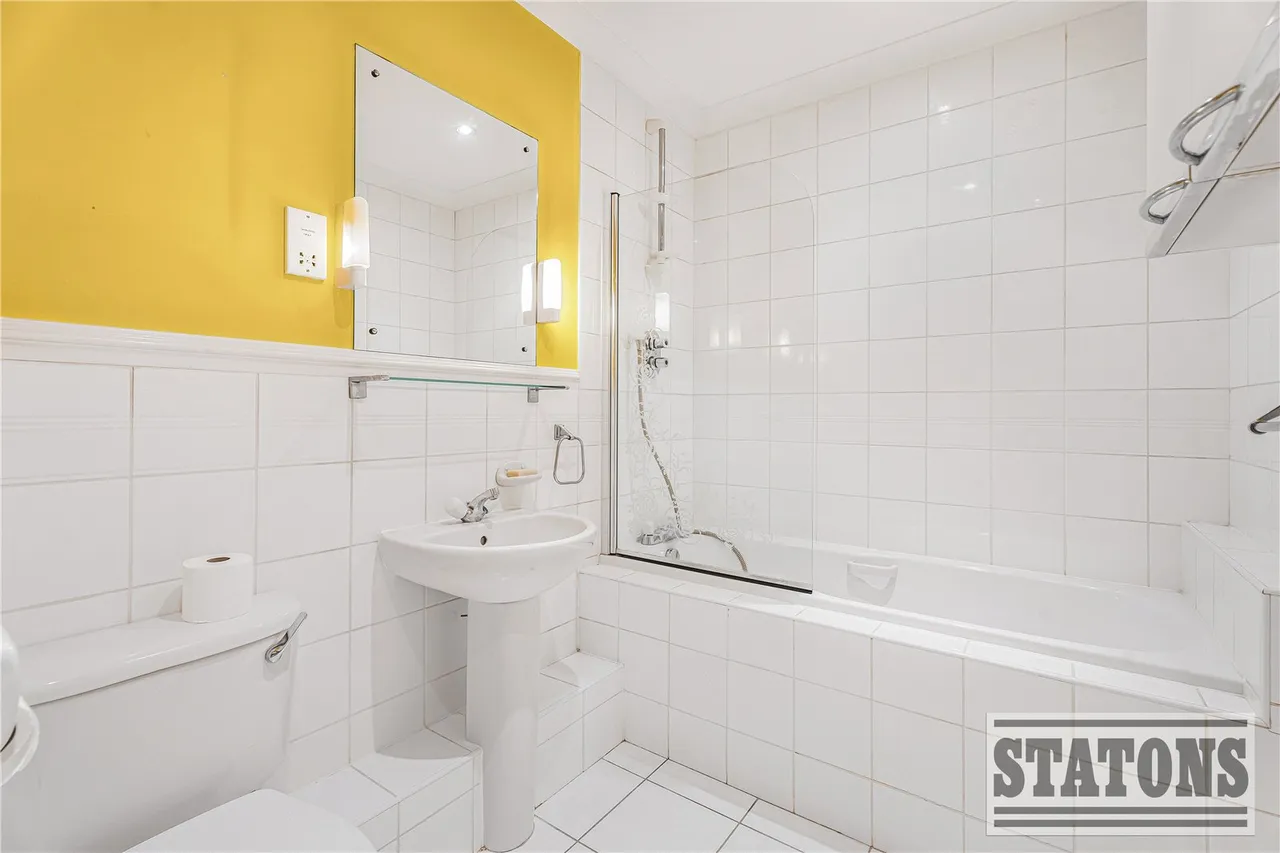Oakleigh Park North, London, N20 9AQ, photo 11
