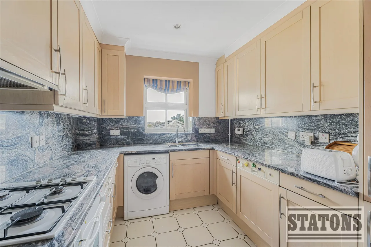 Oakleigh Park North, London, N20 9AQ, photo 3